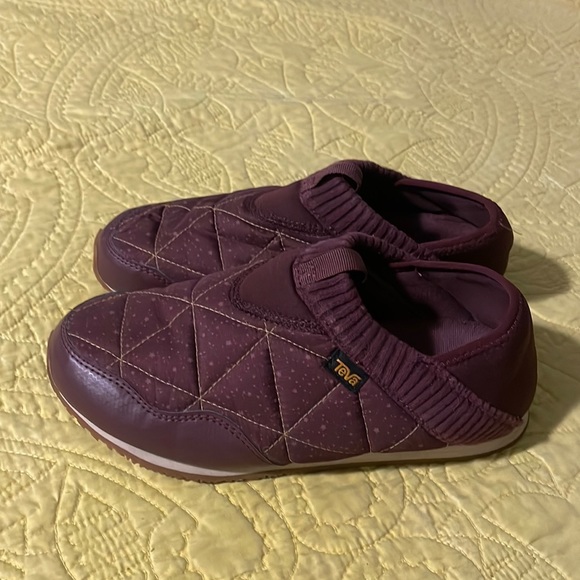 Teva Maroon sneakers - Picture 1 of 4